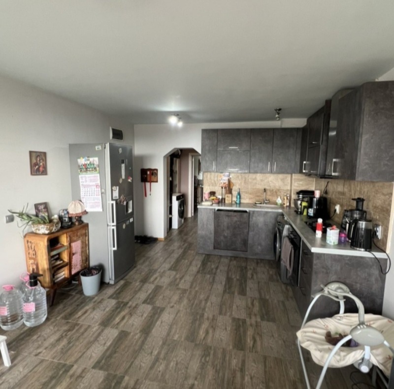 Продава 2-СТАЕН, гр. Плевен, Широк център