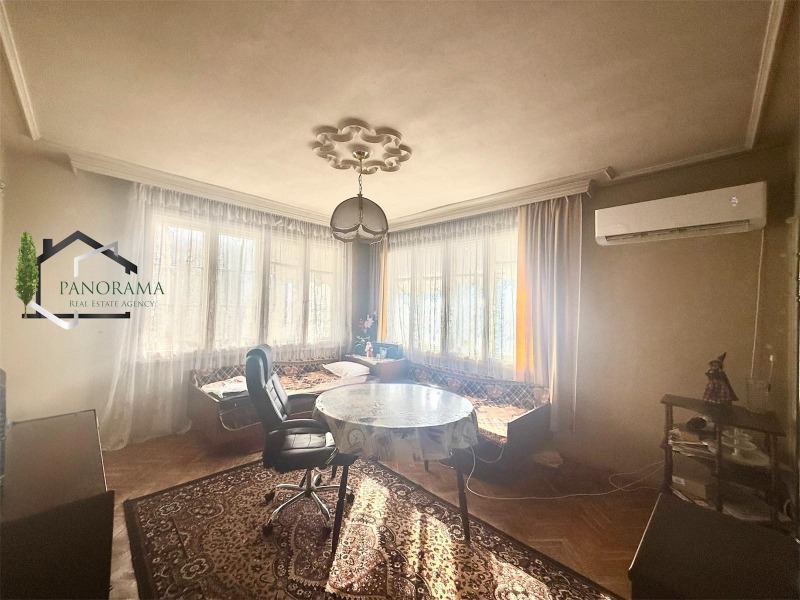 Продава МНОГОСТАЕН, гр. Шумен, Пожарната, снимка 2 - Апартаменти - 52559594