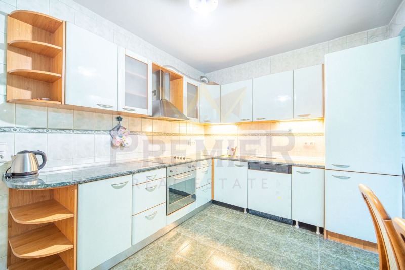 Продава  4-стаен град Варна , Лятно кино Тракия , 110 кв.м | 67940193