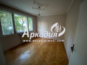 Продава 2-стаен град Пловдив Център - [1] 