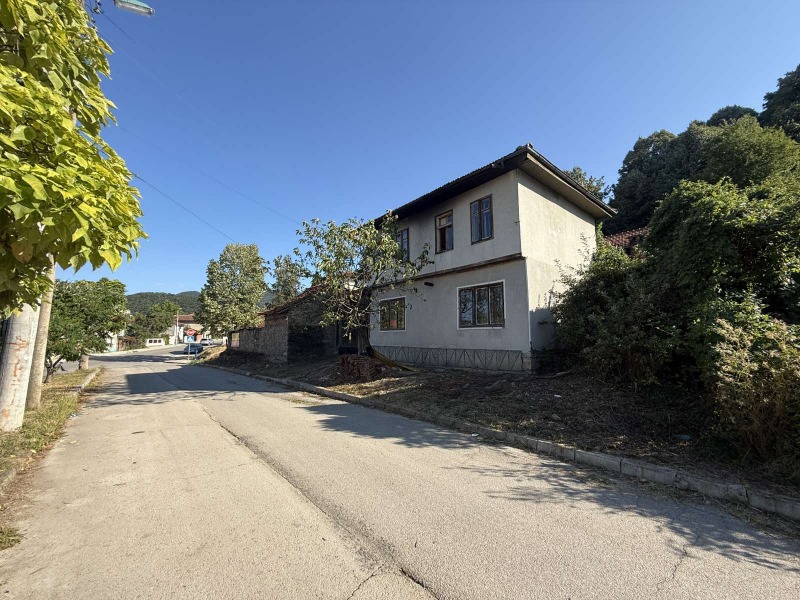 Продава КЪЩА, област Ловеч, гр. Троян • 75000 € • 80376600 — Holmes.bg