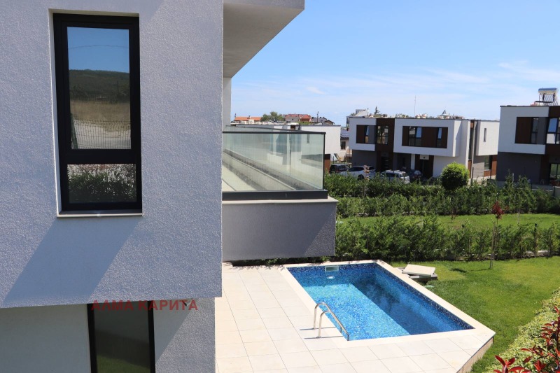 Продава КЪЩА, гр. Варна, м-т Горна Трака, снимка 2 - Къщи - 53255626