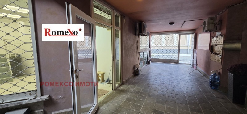 Продава МАГАЗИН, гр. Пловдив, Център, снимка 4 - Магазини - 52629437