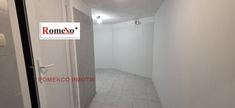 Продава МАГАЗИН, гр. Пловдив, Център, снимка 12 - Магазини - 52629437