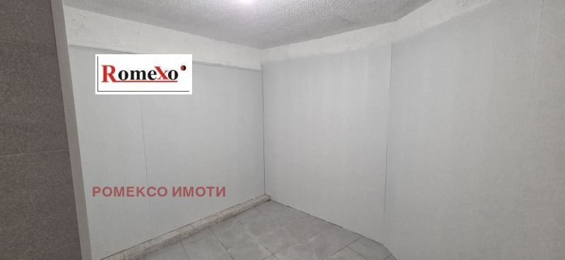 Продава МАГАЗИН, гр. Пловдив, Център, снимка 9 - Магазини - 52629437