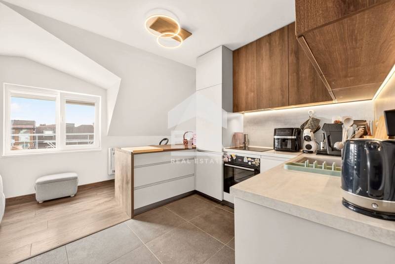 Продава  3-стаен град Варна , Лятно кино Тракия , 95 кв.м | 24632131