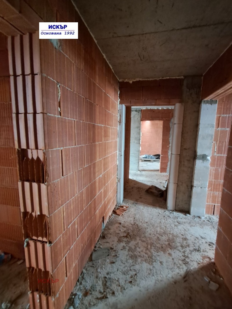Продава 1-СТАЕН в град София, Зона Б-19 - 46 кв.м / 120 000 € » 234 699.60 лв., ИСКЪР