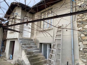 Продажба на имоти в гр. Карлово, област Пловдив — страница 7 - изображение 12 