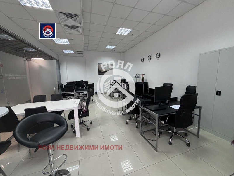 In vendita  Ufficio Plovdiv , Tsentar , 85 mq | 48059770