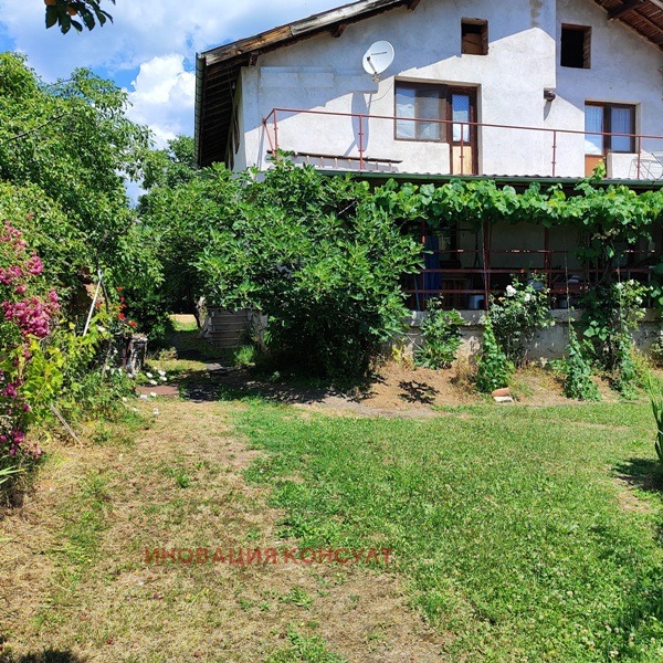 Продава КЪЩА, с. Радотина, област София област, снимка 2 - Къщи - 55276576