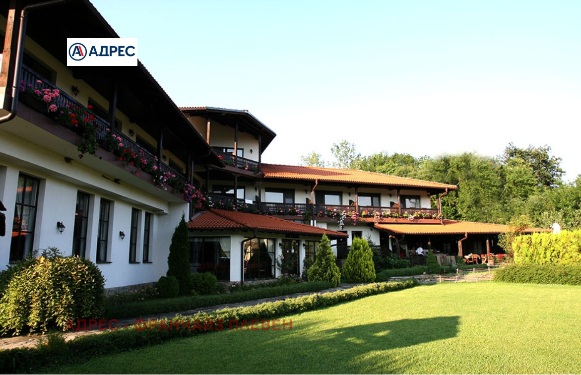 Продава ХОТЕЛ, гр. Априлци, област Ловеч, снимка 2 - Хотели - 54355025