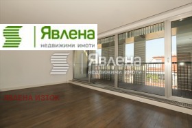 2-стаен град София, Изток