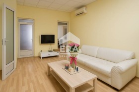 3+ soverom Tsentar, Sofia