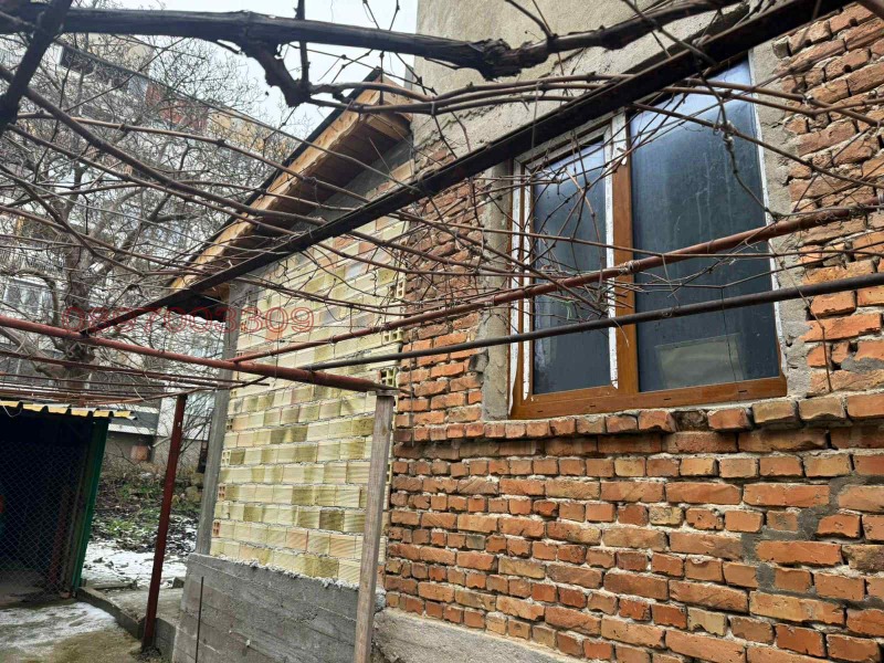 Продава ЕТАЖ ОТ КЪЩА, гр. Добрич, Балик, снимка 2 - Етаж от къща - 53347806