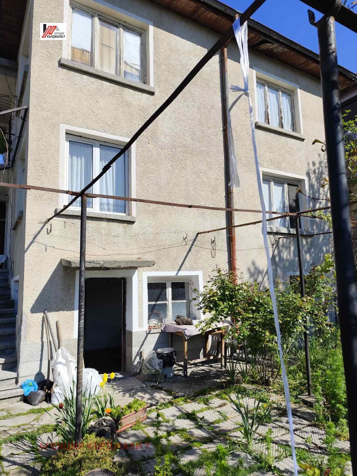 Продава ЕТАЖ ОТ КЪЩА, гр. Кърджали, Байкал, снимка 4 - Етаж от къща - 55947994