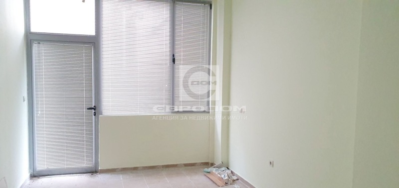 Продава МАГАЗИН в град Стара Загора, Три чучура - център - 31 кв.м / 40 000 € » 78 233.20 лв., ЕВРОДОМ