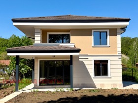КЪЩА, 190 m2