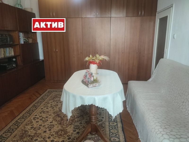 Продава  2-стаен град Търговище , Вароша , 70 кв.м | 44765157 - изображение [2]