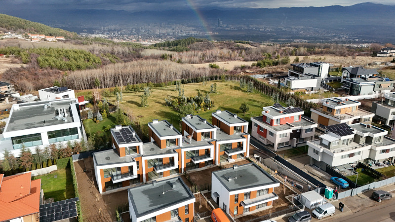 Продава КЪЩА, гр. София, с. Бистрица