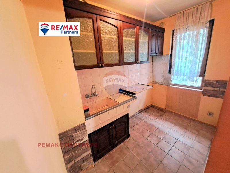 Продава 3-СТАЕН, гр. Варна, Лятно кино Тракия, снимка 2 - Aпартаменти - 48026903