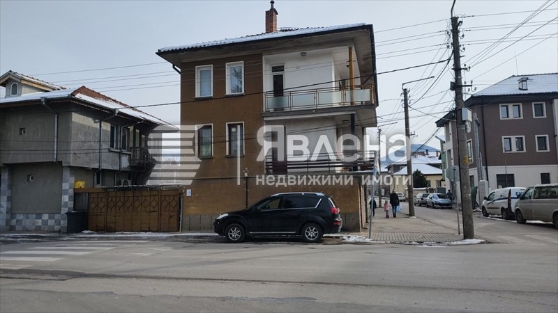 Продава ЕТАЖ ОТ КЪЩА, гр. Ботевград, област София област, снимка 2 - Етаж от къща - 54059336