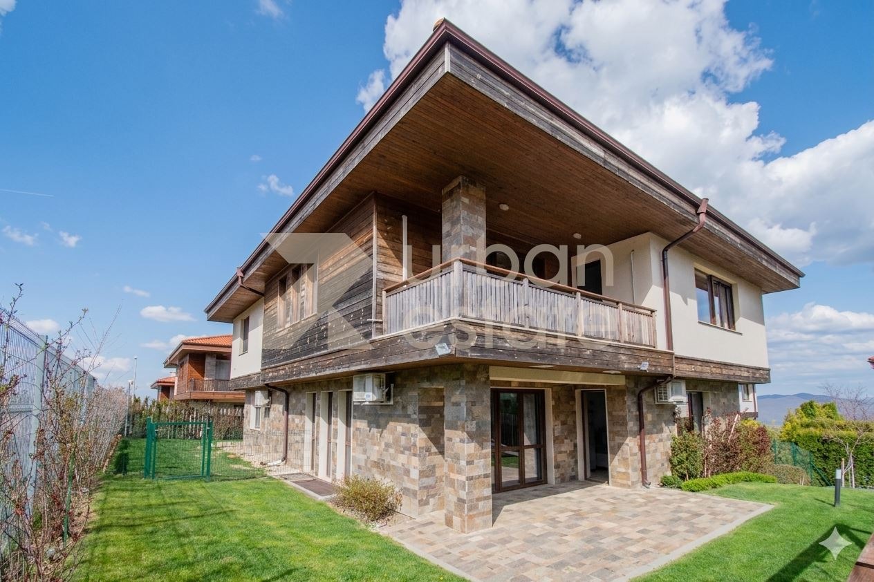 Продава КЪЩА, гр. София, с. Бистрица