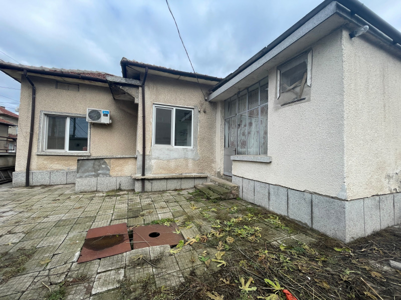 Продава КЪЩА, гр. Раднево, област Стара Загора, снимка 2 - Къщи - 52385147