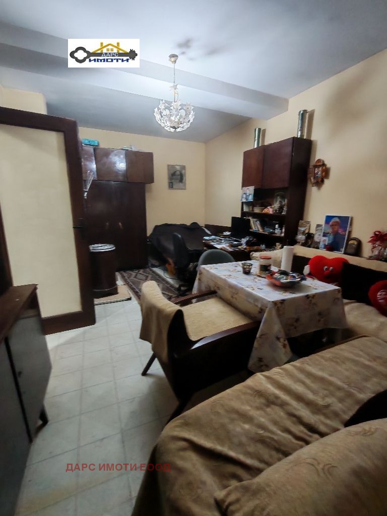 Продава КЪЩА, гр. Пловдив, Център, снимка 2 - Къщи - 53954642