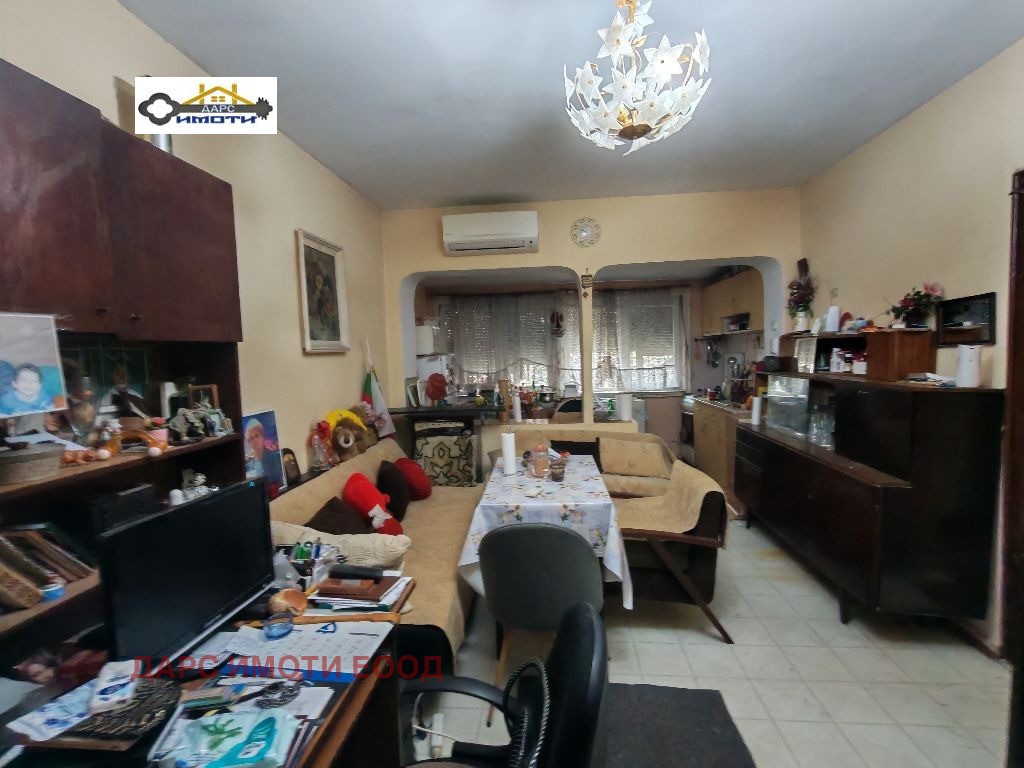 Продава КЪЩА, гр. Пловдив, Център