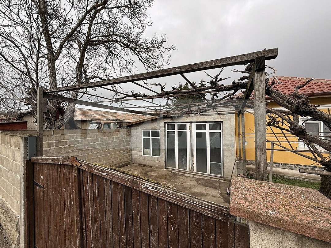 Продава КЪЩА, гр. Генерал Тошево, област Добрич, снимка 16 - Къщи - 54054698