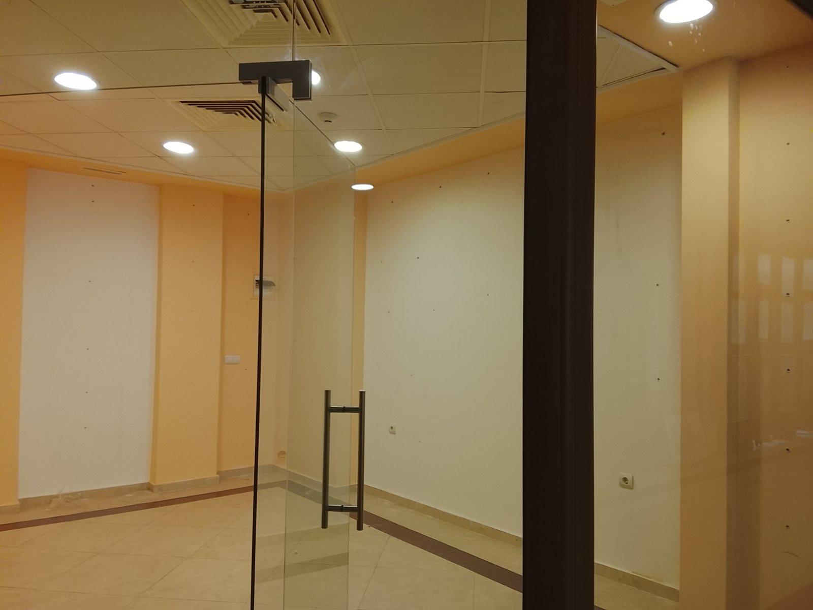 Продава МАГАЗИН, гр. Велико Търново, Център, снимка 5 - Магазини - 54943138