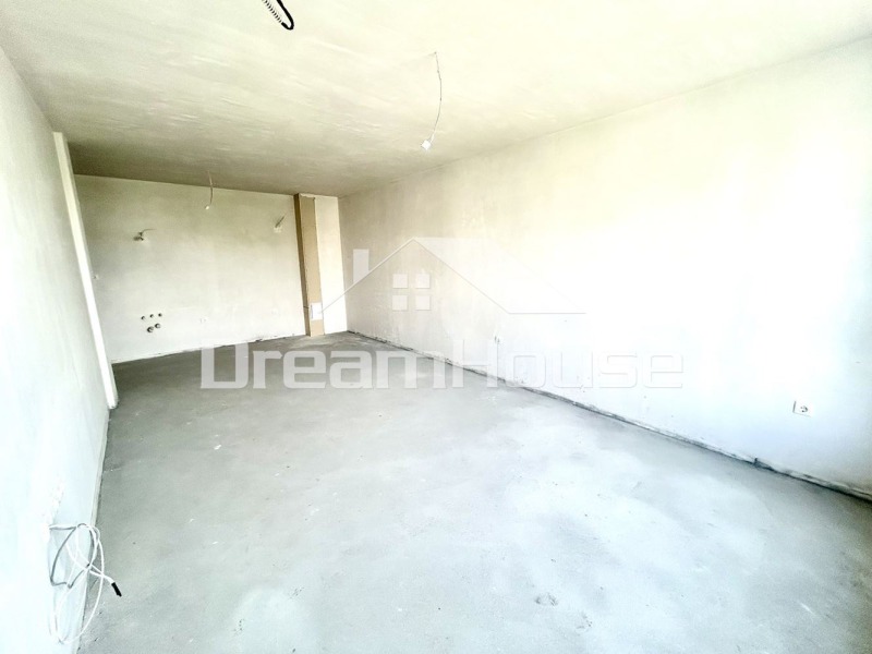 En venta  2 dormitorios Plovdiv , Ostromila , 90 metros cuadrados | 44204655 - imagen [2]