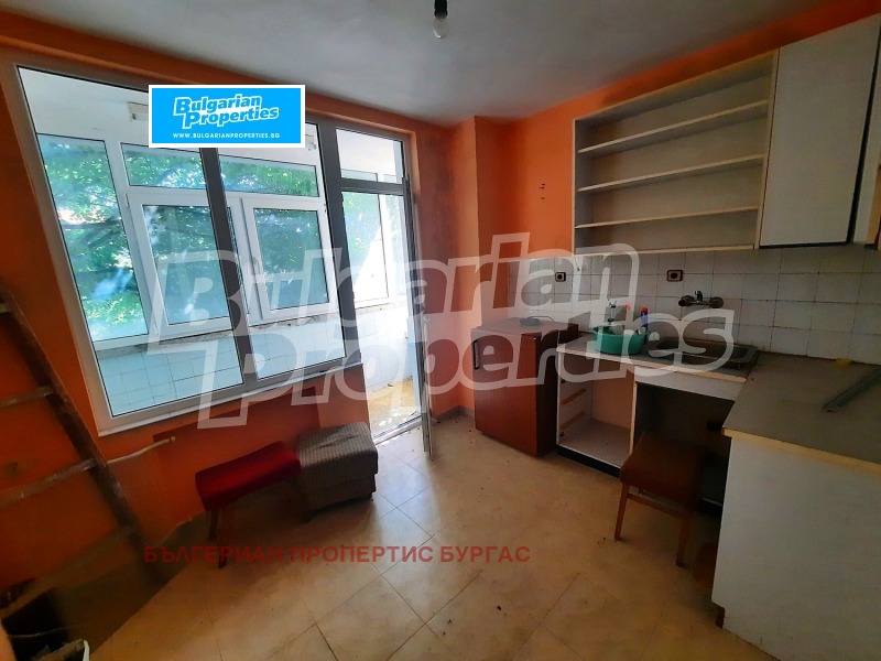 Продава 3-СТАЕН, гр. Бургас, Изгрев, снимка 3 - Апартаменти - 53075111