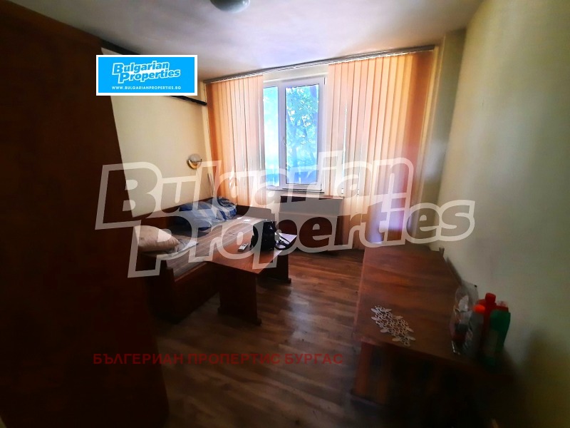 Продава 3-СТАЕН, гр. Бургас, Изгрев, снимка 2 - Апартаменти - 53075111