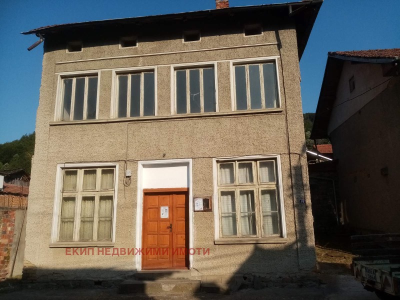 Продава КЪЩА в област Ловеч, с. Черни Осъм - 460 кв.м / 82 500 € » 161 355.98 лв., ЕКИП НЕДВИЖИМИ ИМОТИ