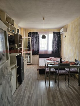 Studio Tri sjusjura - jug, Stara Zagora