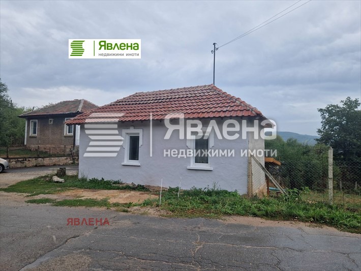 Продава КЪЩА, с. Шума, област София област