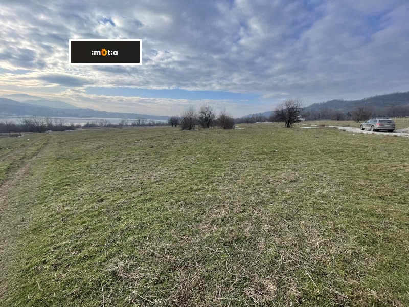 Продава ПАРЦЕЛ, с. Голяма Желязна, област Ловеч