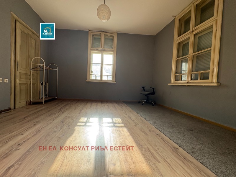 Продава КЪЩА, гр. Пловдив, Център, снимка 3 - Къщи - 49206518