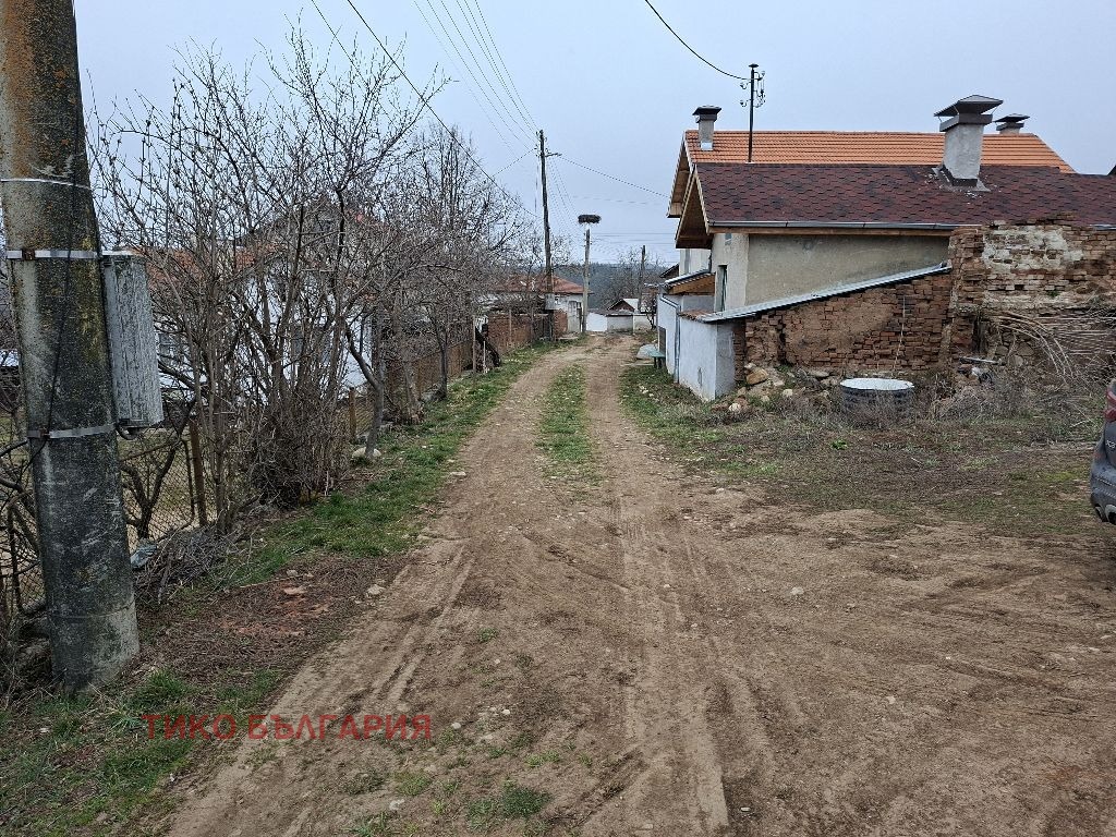 Продава ПАРЦЕЛ, с. Злокучене, област София област