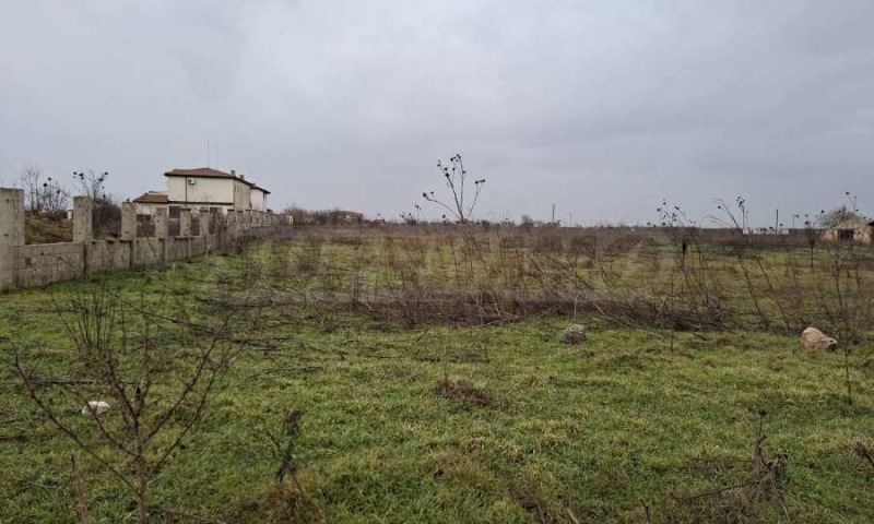Продава ПАРЦЕЛ в област Добрич, с. Топола - 6300 кв.м / 138 600 € » 271 078.04 лв., СУПРИММО ОФИСИ В СТРАНАТА