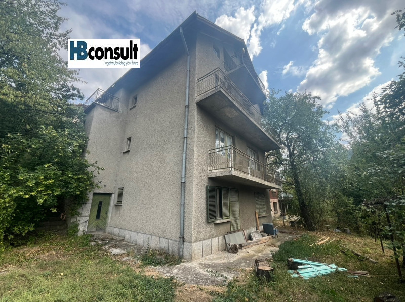 Продава  Къща област София , гр. Своге , 440 кв.м | 22050449