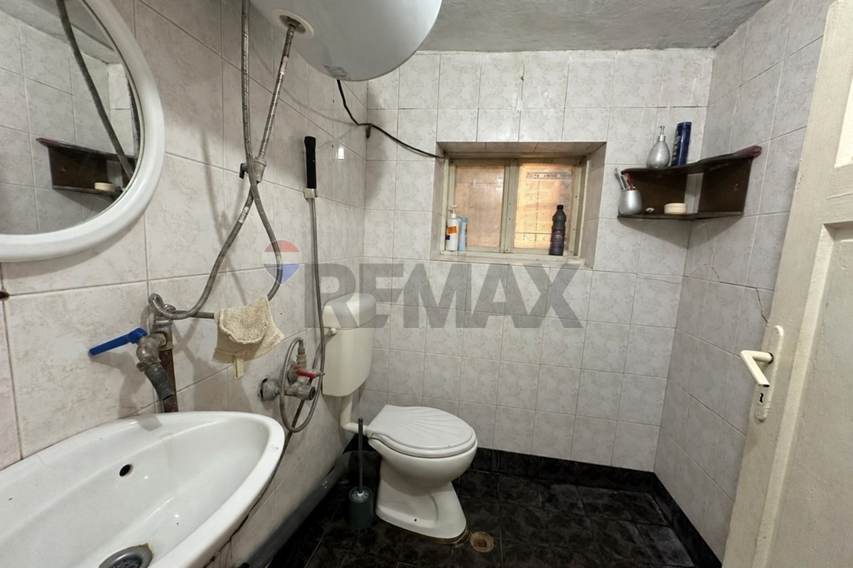 Продава КЪЩА, с. Салманово, област Шумен, снимка 14 - Къщи - 56222942