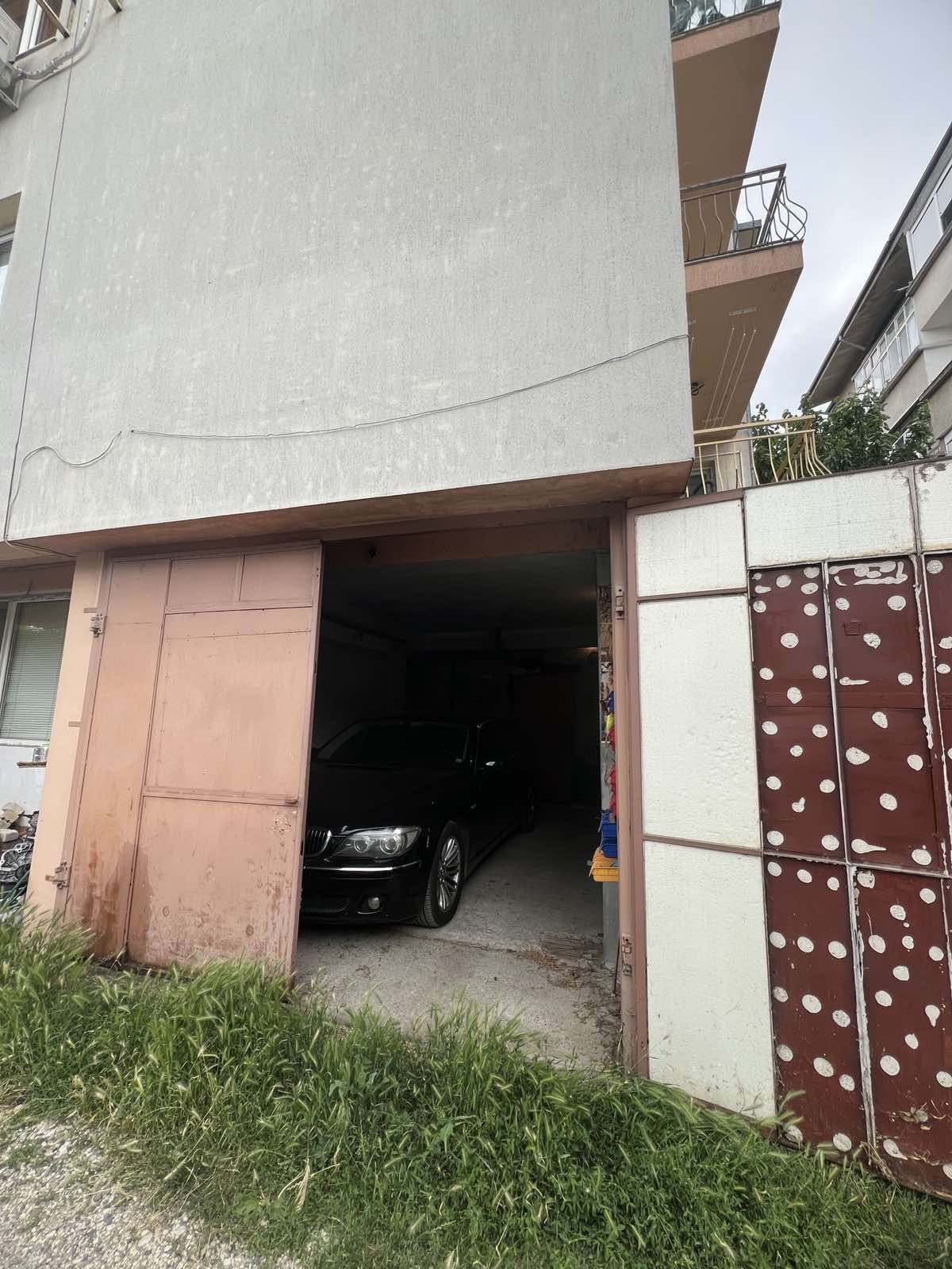Продава ГАРАЖ, ПАРКОМЯСТО, гр. Плевен, Сторгозия