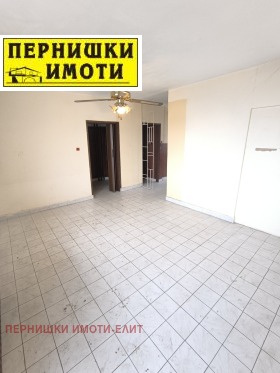 1 chambre Dimova mahala, Pernik 2