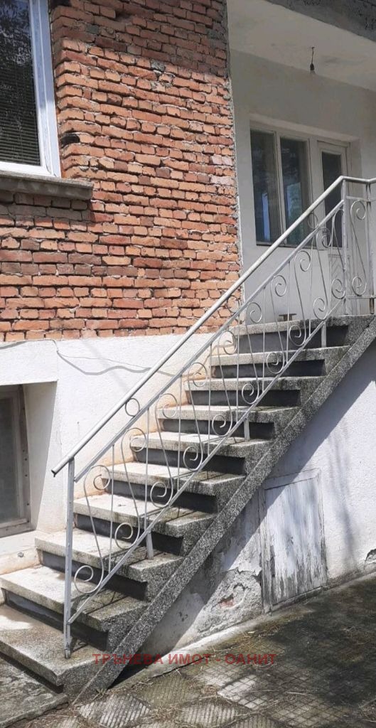 Продава КЪЩА, гр. Батановци, област Перник