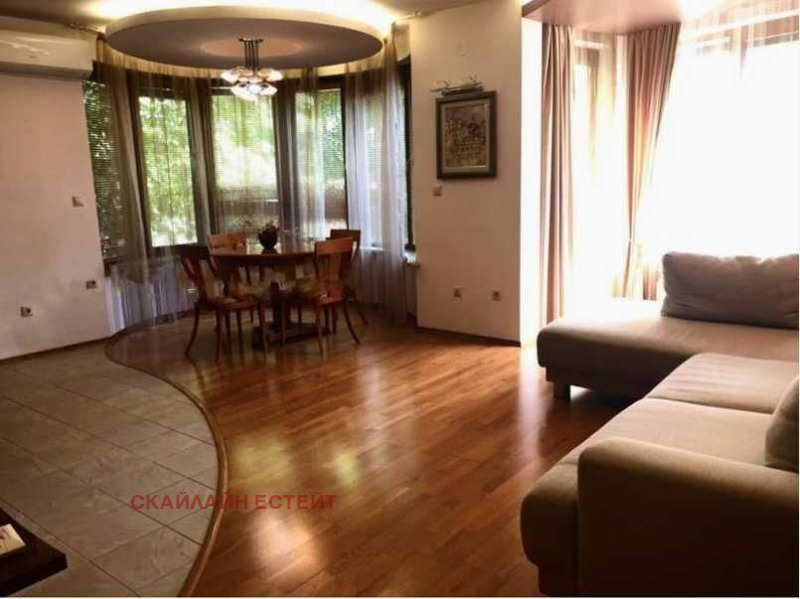 Продава 2-СТАЕН, гр. София, Център