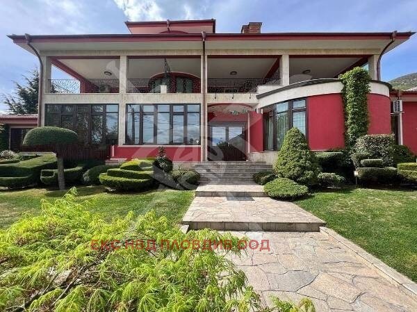 Продава ХОТЕЛ, гр. Карлово, област Пловдив