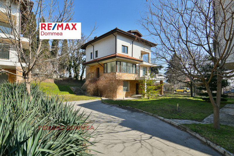 Продава КЪЩА в град Варна, м-т Долна Трака - 344 кв.м / 420 000 € » 821 448.60 лв., РЕМАКС ДОММЕА