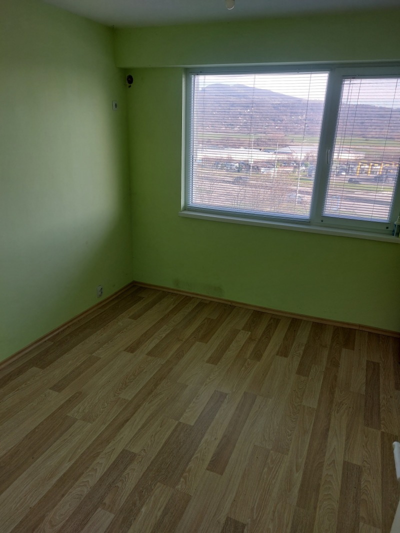 Продава 3-СТАЕН, гр. Враца, Дъбника, снимка 2 - Апартаменти - 52705436